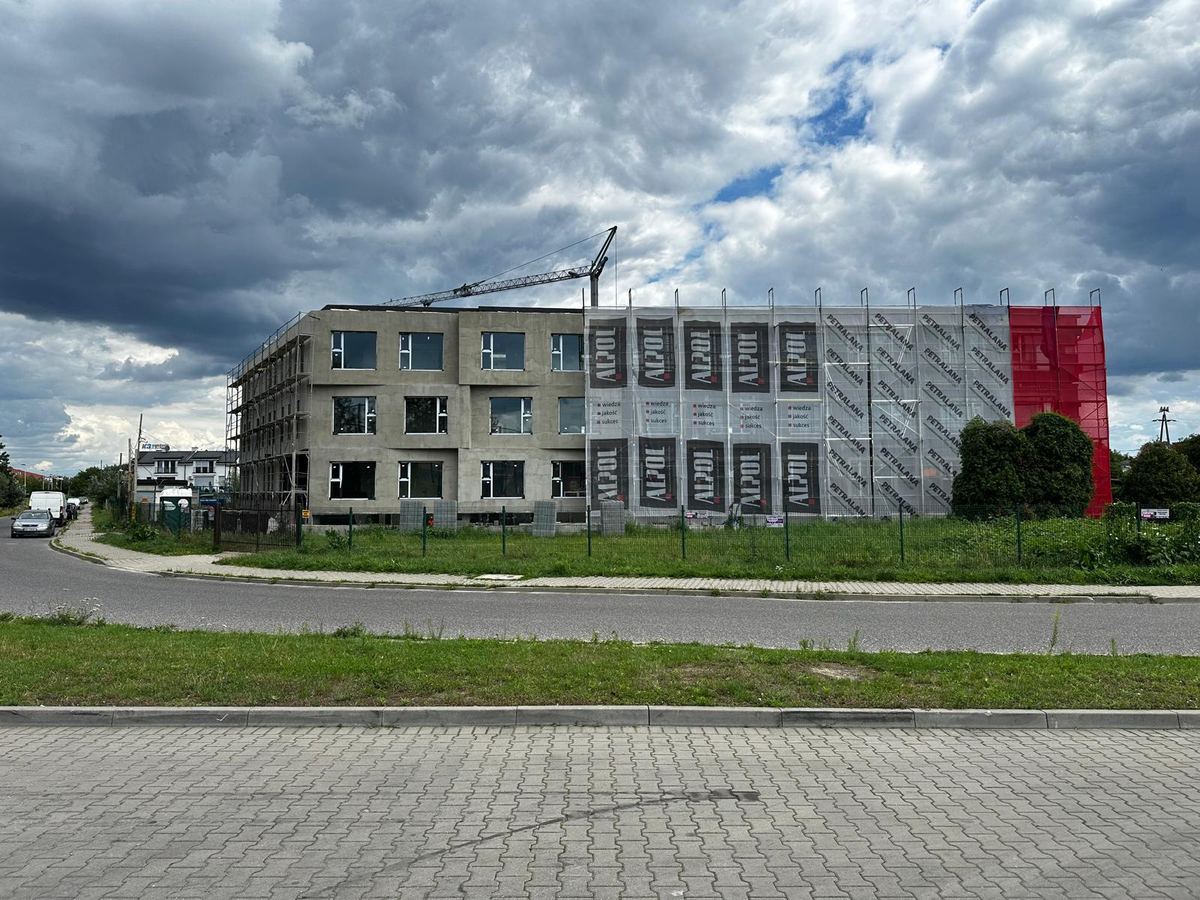 Budynek hotelu w Warszawie w trakcie budowy